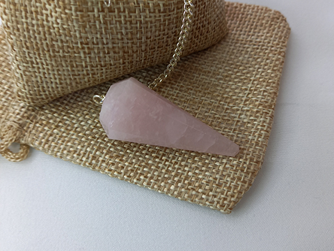 Pendule quartz rose cône facetté