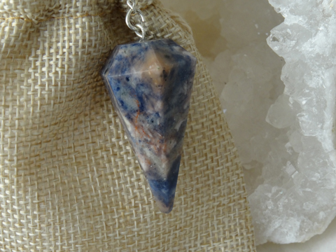 Pendule Sodalite Marbré Cône Facetté